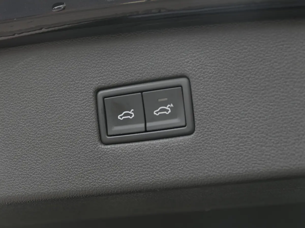1.4 TSI Highline Business R 7p. | 3x R-line | Leder | 360°-camera | Panoramadak | Virtual Cockpit | Trekhaak | Memory | Apple-/android Carplay | Elektrische achterklep | ACC