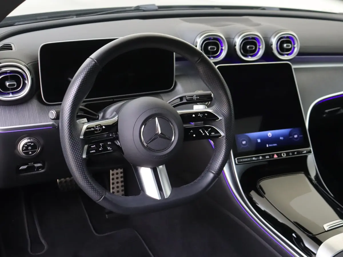 300 e AMG Line Panoramadak/ 19 inch/ Night/ Burmester/ Digital Light/ Winter Pack/