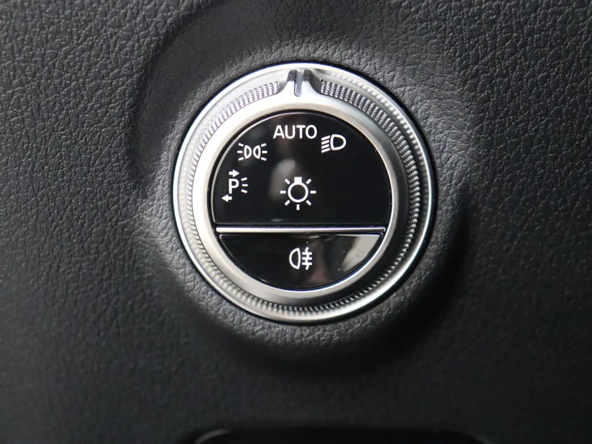 300 e AMG Line Panoramadak/ 19 inch/ Night/ Burmester/ Digital Light/ Winter Pack/