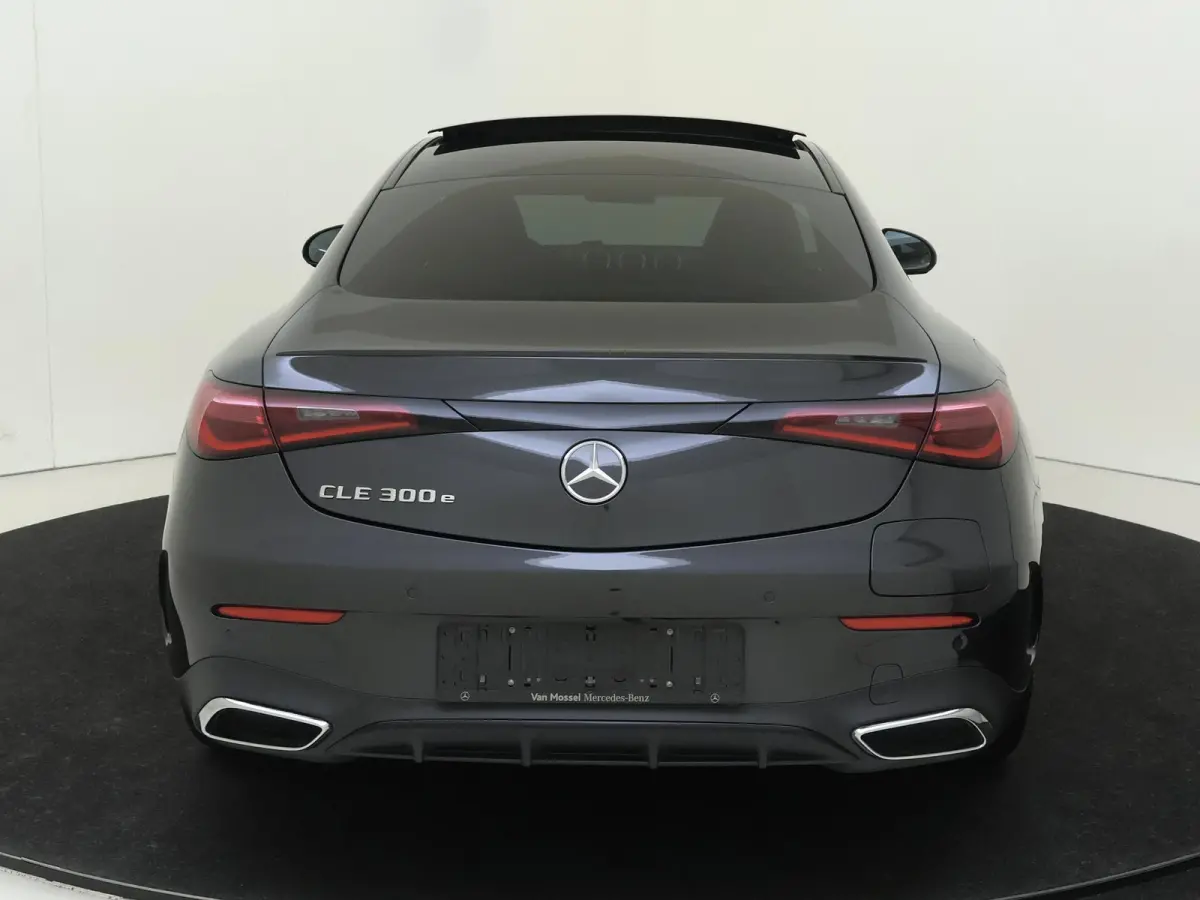 300 e AMG Line Panoramadak/ 19 inch/ Night/ Burmester/ Digital Light/ Winter Pack/