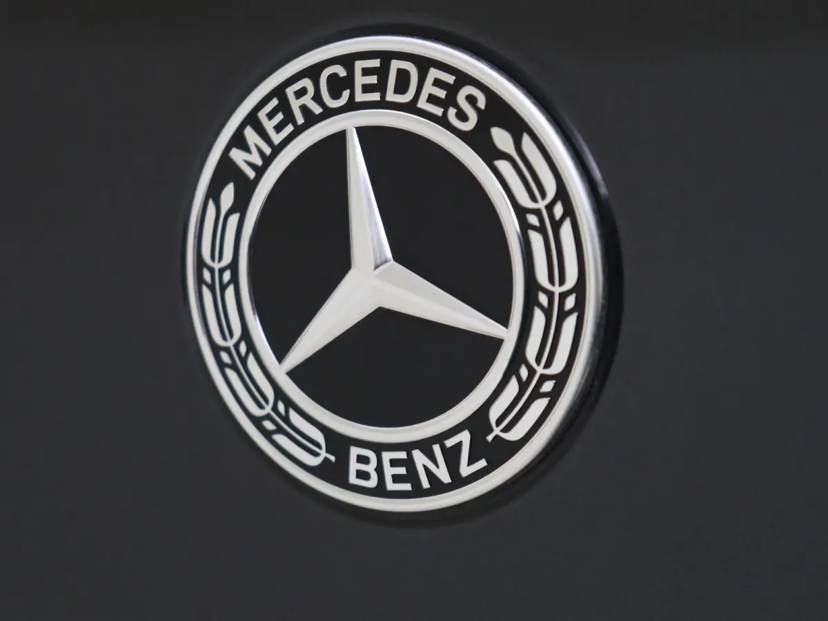 300 e AMG Line Panoramadak/ 19 inch/ Night/ Burmester/ Digital Light/ Winter Pack/