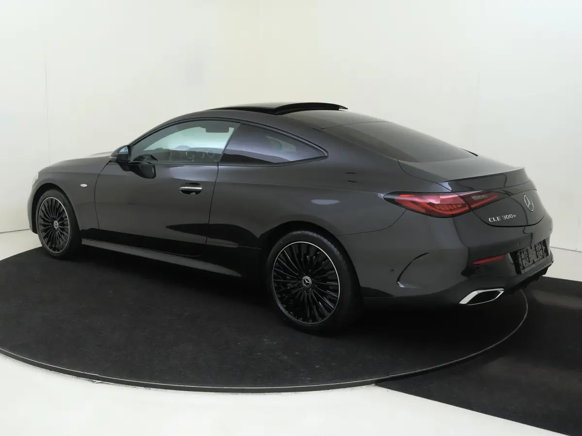 300 e AMG Line Panoramadak/ 19 inch/ Night/ Burmester/ Digital Light/ Winter Pack/