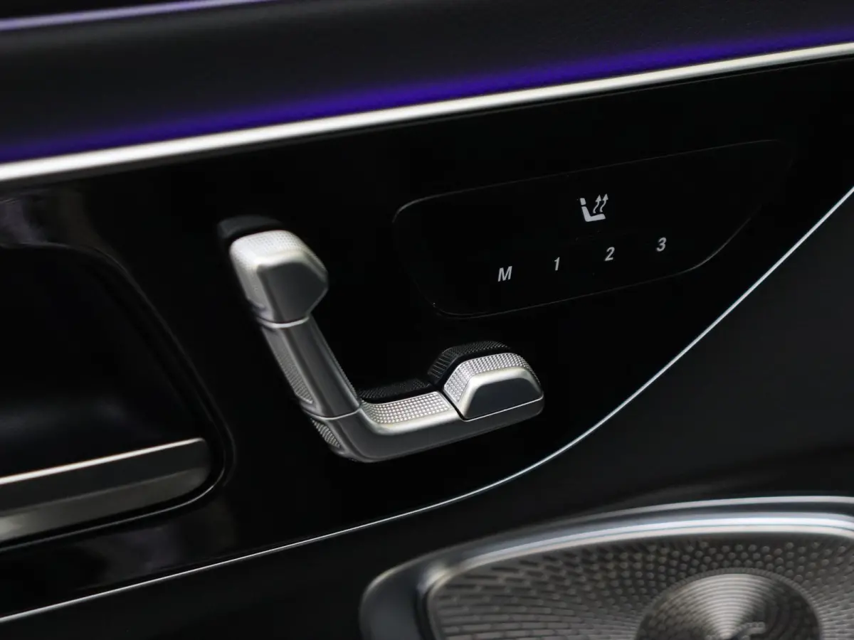 300 e AMG Line Panoramadak/ 19 inch/ Night/ Burmester/ Digital Light/ Winter Pack/