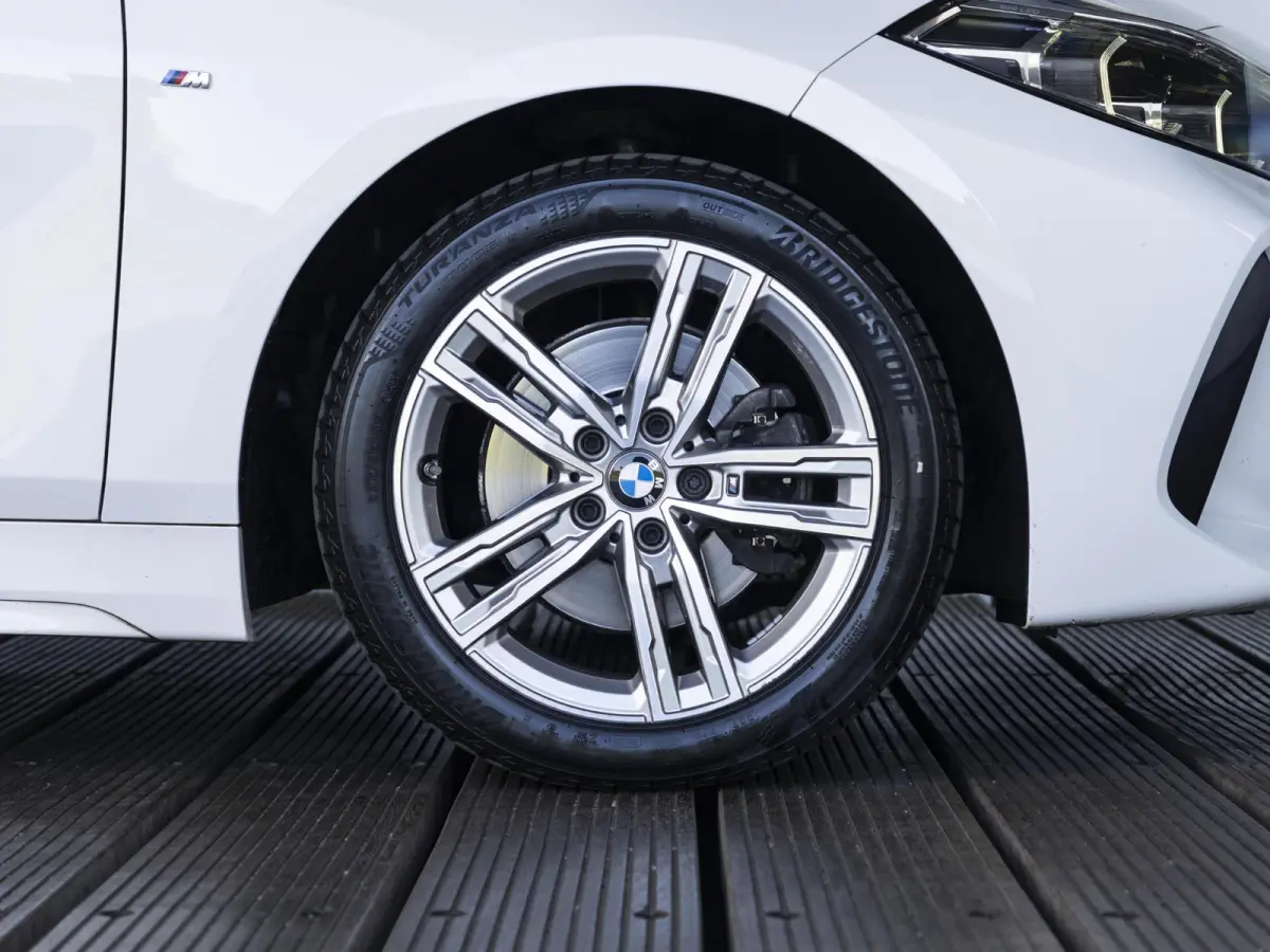118i | M Sport | Panoramadak | PDC | Cruise Control | 17''