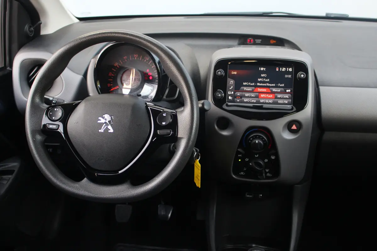 1.0 e-VTi Active | Camera | Carplay | Airco | DAB | Bluetooth | Camera | Carplay | Airco | DAB | Bluetooth |