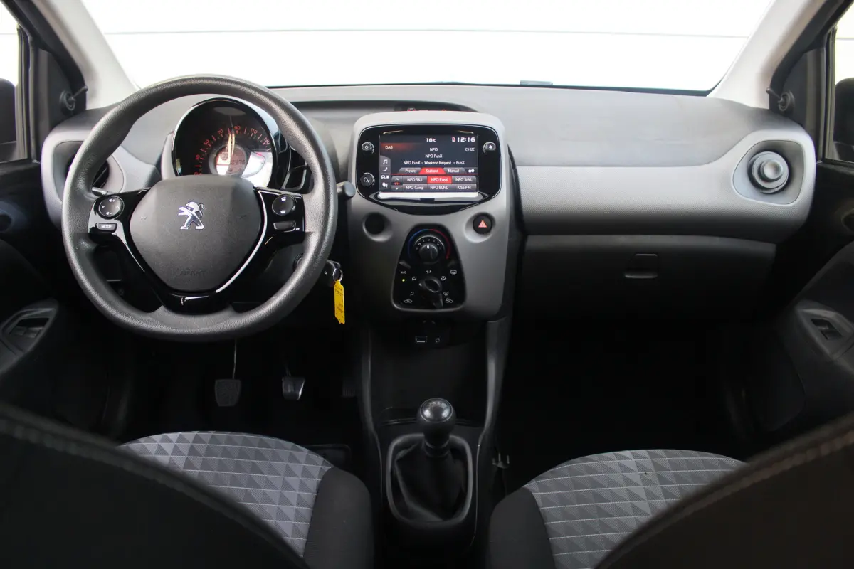 1.0 e-VTi Active | Camera | Carplay | Airco | DAB | Bluetooth | Camera | Carplay | Airco | DAB | Bluetooth |