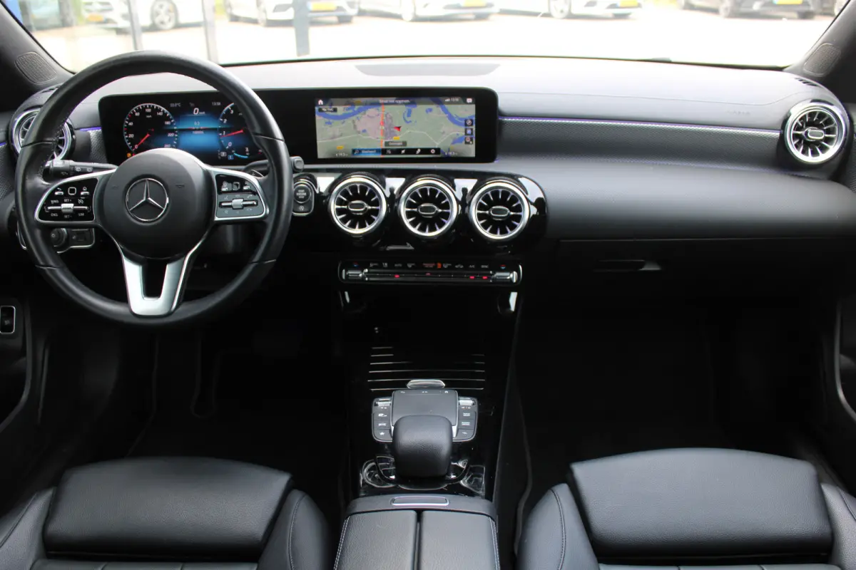 180 AUT7 Luxury Line LEDER SFEER CARPLAY TREKHAAK