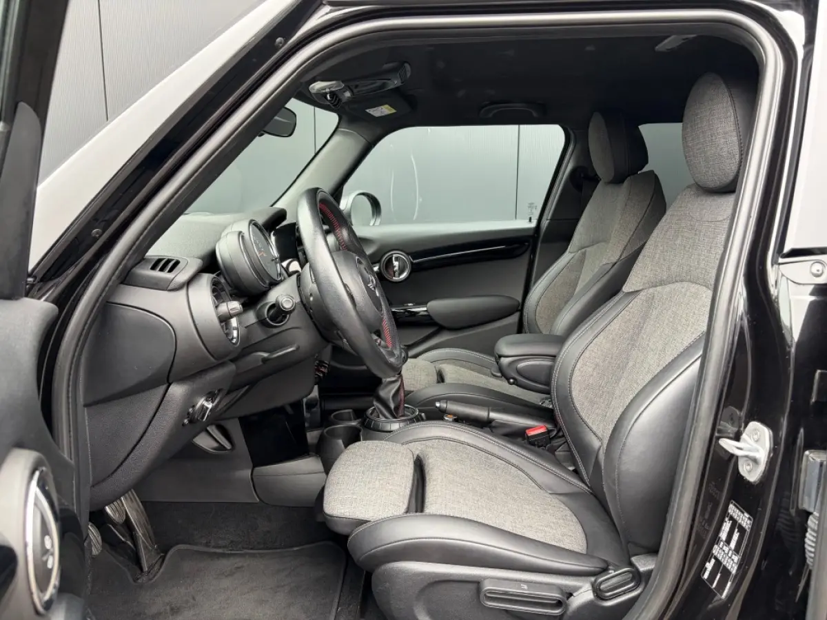 1.5 JCW pakket Leder Navi LED PDC Cruise NL-auto