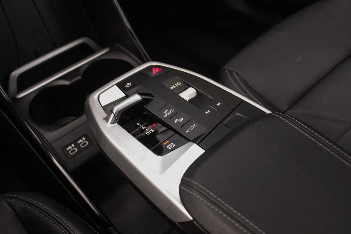 230e xDrive Luxury Line | 1e eigenaar | BTW auto | Driving Assistant | Harman Kardon | 360 camera | Panoramadak | Head-up | M-sportstuur | Keyless entry