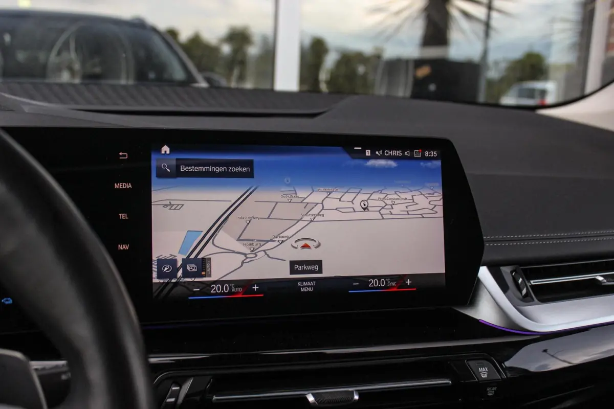 230e xDrive Luxury Line | 1e eigenaar | BTW auto | Driving Assistant | Harman Kardon | 360 camera | Panoramadak | Head-up | M-sportstuur | Keyless entry