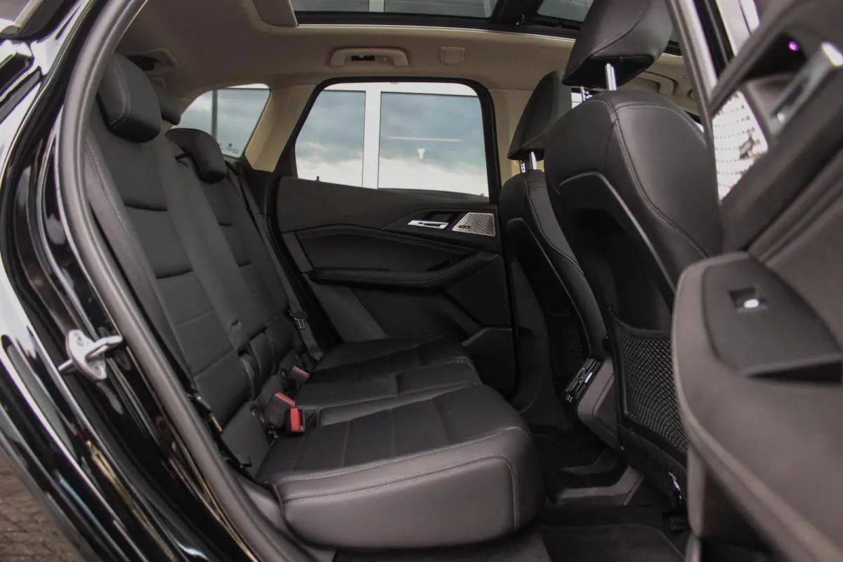 230e xDrive Luxury Line | 1e eigenaar | BTW auto | Driving Assistant | Harman Kardon | 360 camera | Panoramadak | Head-up | M-sportstuur | Keyless entry