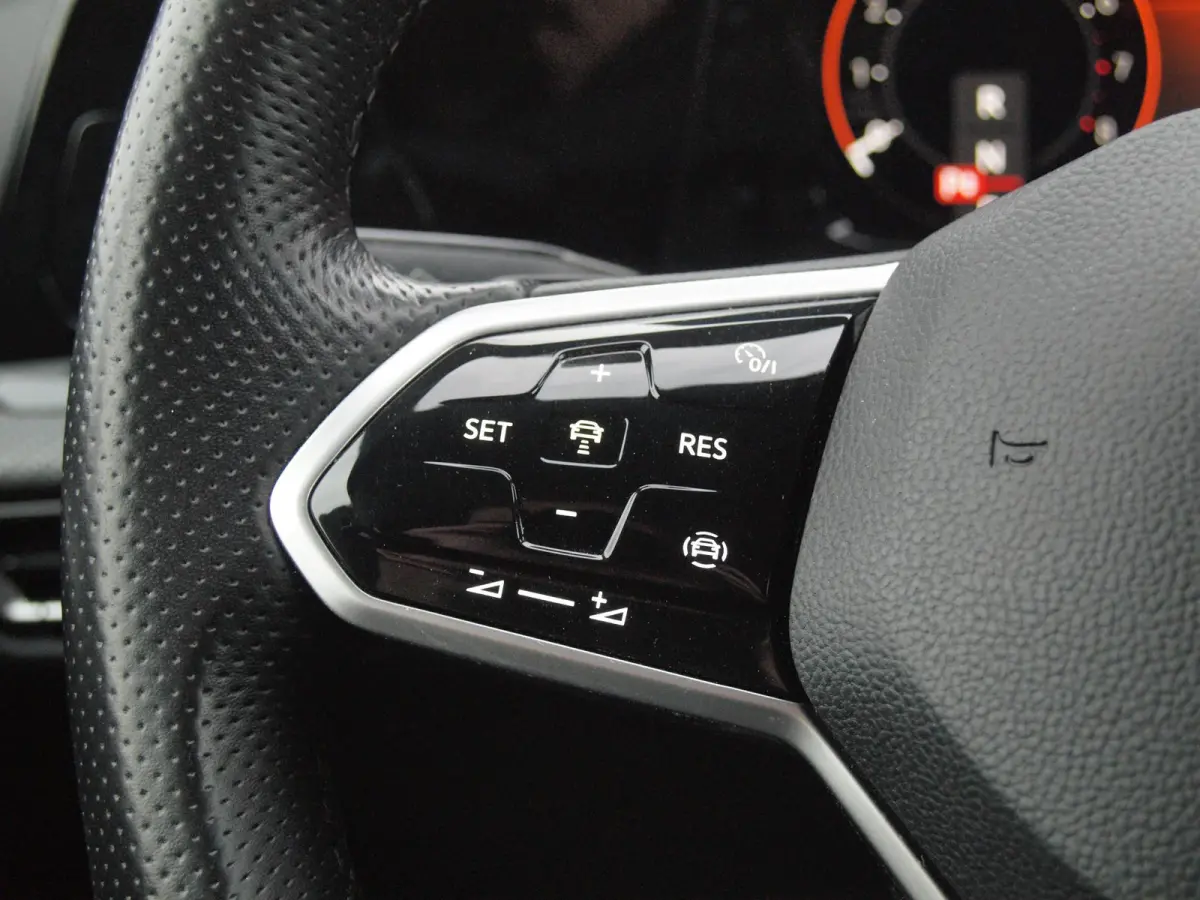 1.5 eTSI R-Line | Camera | Sfeerverlichting | Apple Carplay | Virtual Cockpit |