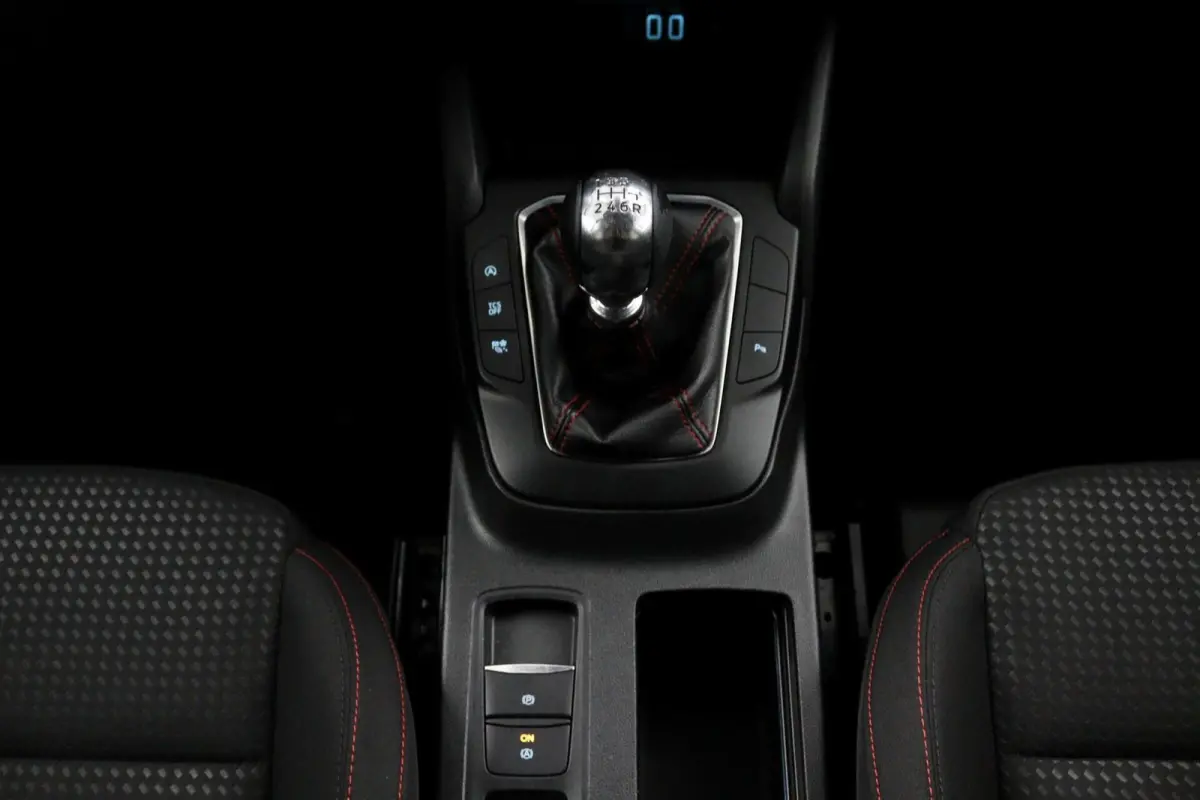 1.0 EcoBoost Hybrid ST-line X zwart