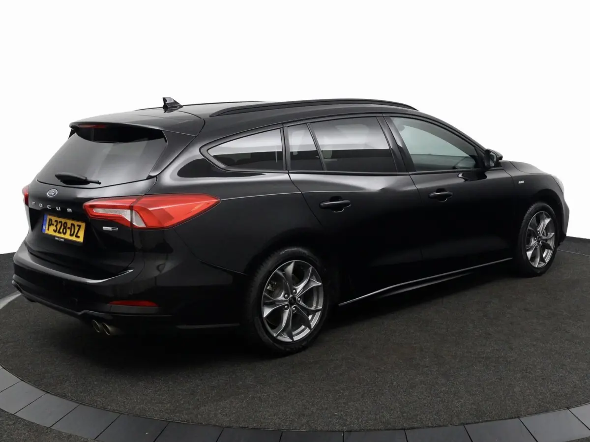 1.0 EcoBoost Hybrid ST-line X zwart