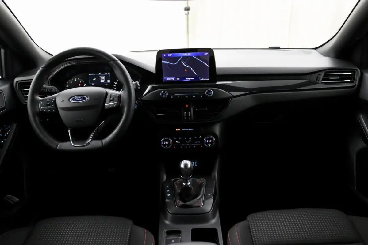 1.0 EcoBoost Hybrid ST-line X zwart