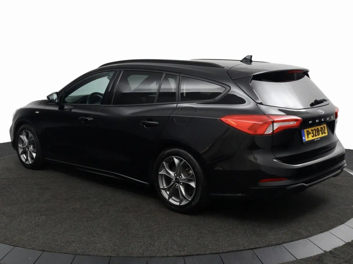 1.0 EcoBoost Hybrid ST-line X zwart