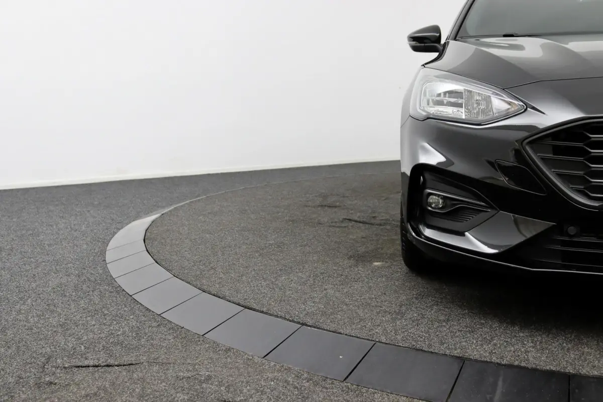 1.0 EcoBoost Hybrid ST-line X zwart