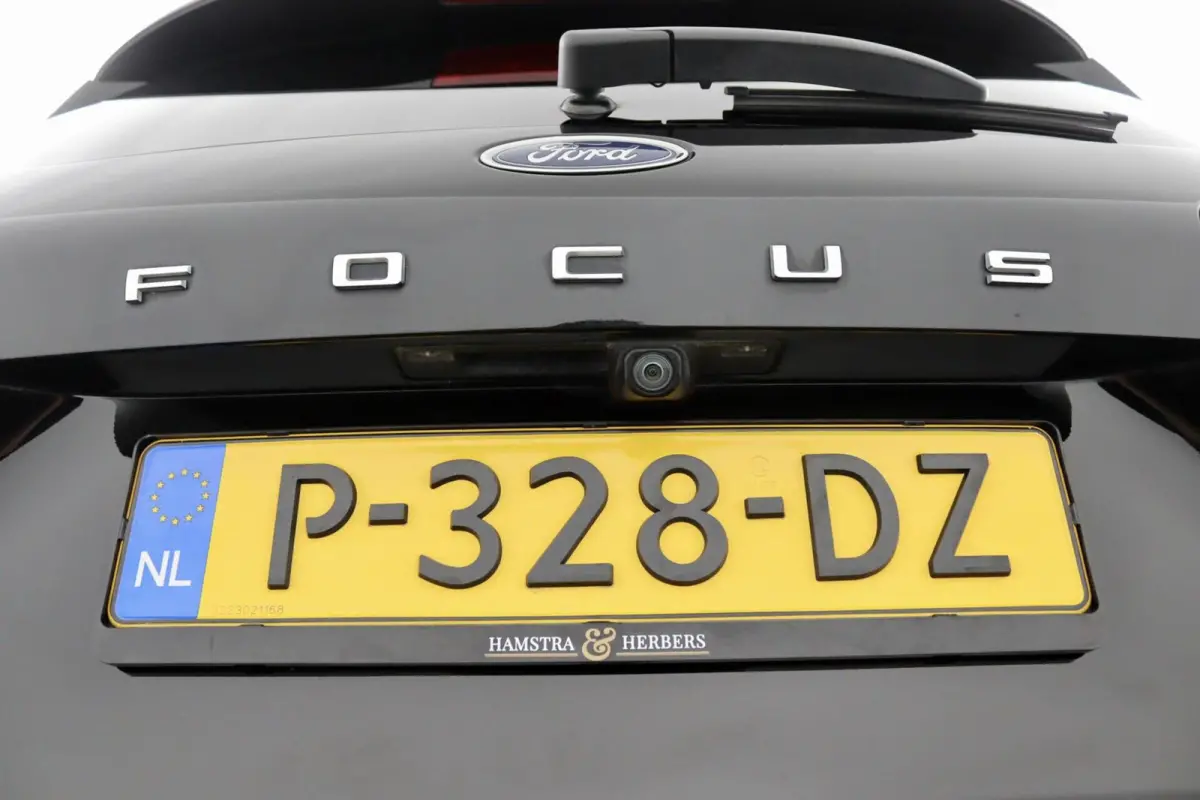 1.0 EcoBoost Hybrid ST-line X zwart
