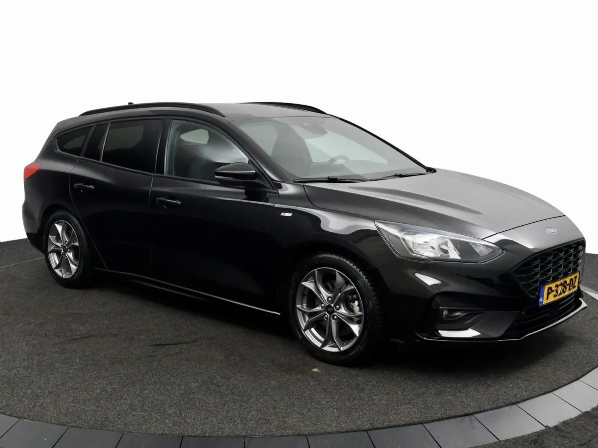 1.0 EcoBoost Hybrid ST-line X zwart