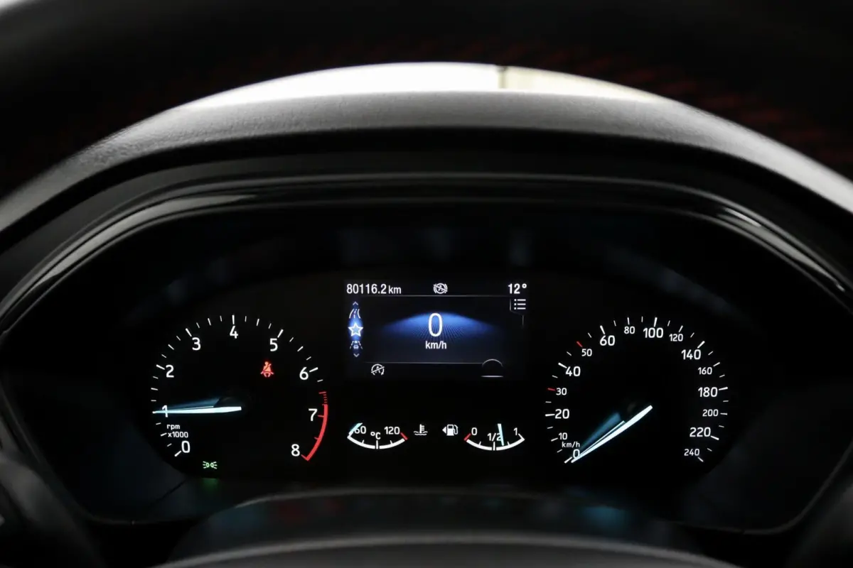 1.0 EcoBoost Hybrid ST-line X zwart