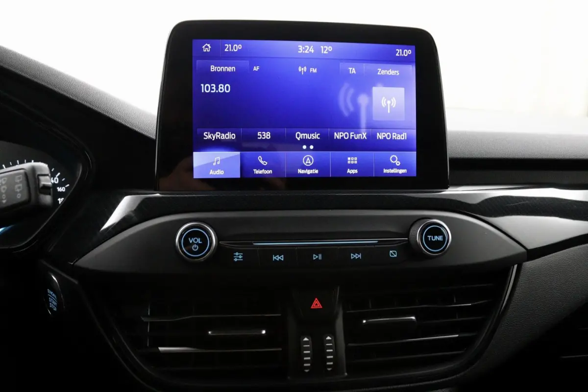 1.0 EcoBoost Hybrid ST-line X zwart