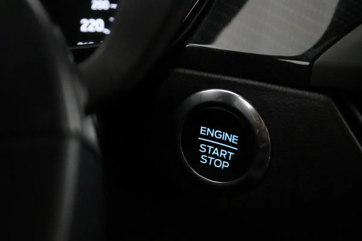 1.0 EcoBoost Hybrid ST-line X zwart