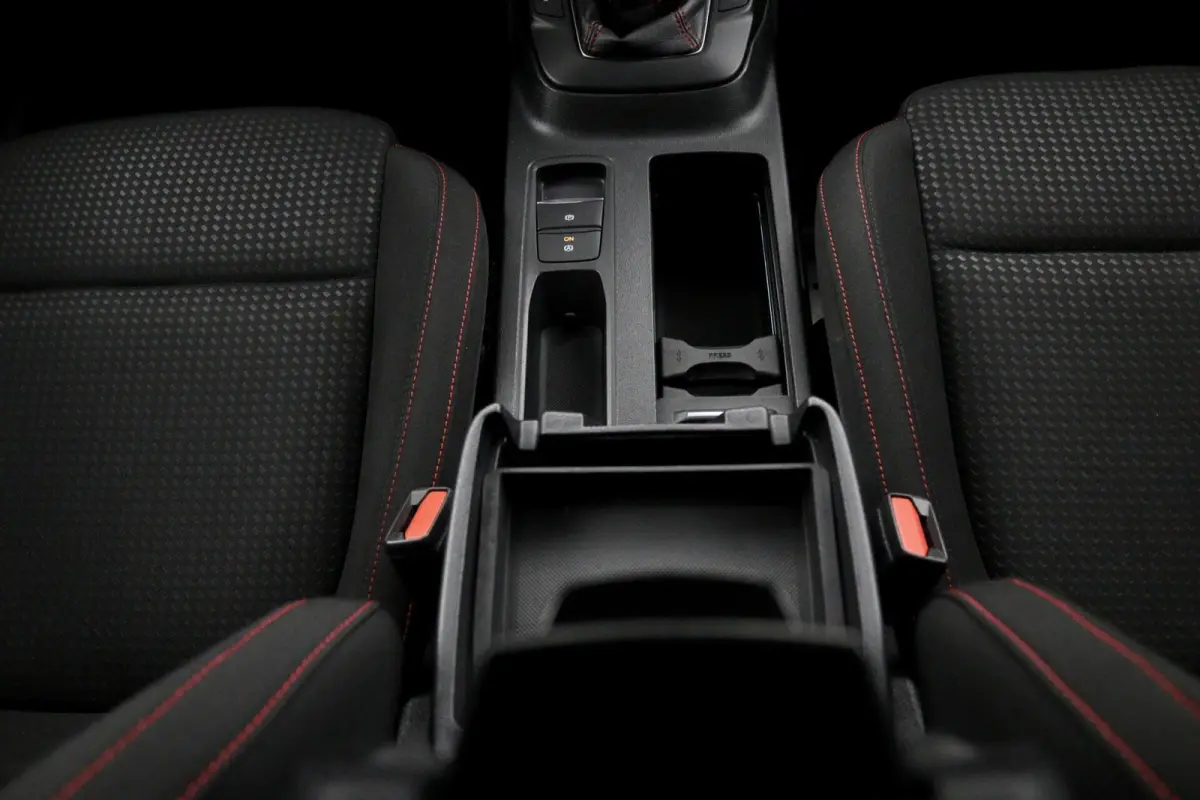 1.0 EcoBoost Hybrid ST-line X zwart