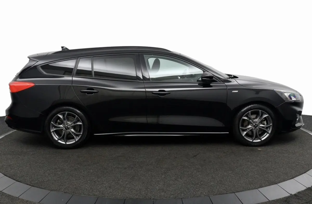 1.0 EcoBoost Hybrid ST-line X zwart