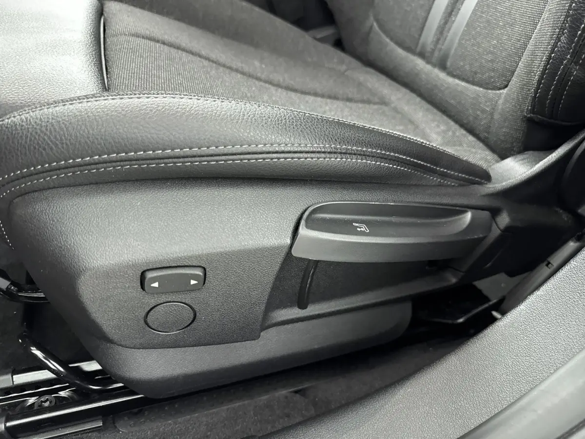 118i Executive Edition AUTOMAAT | PANORAMADAK | CLIMATE CONTROL | NAVIGATIE