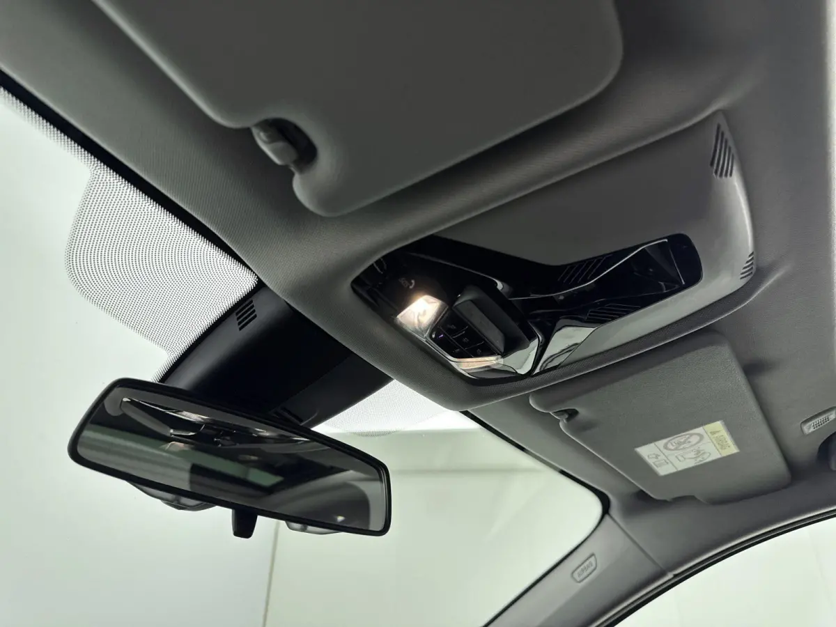 118i Executive Edition AUTOMAAT | PANORAMADAK | CLIMATE CONTROL | NAVIGATIE