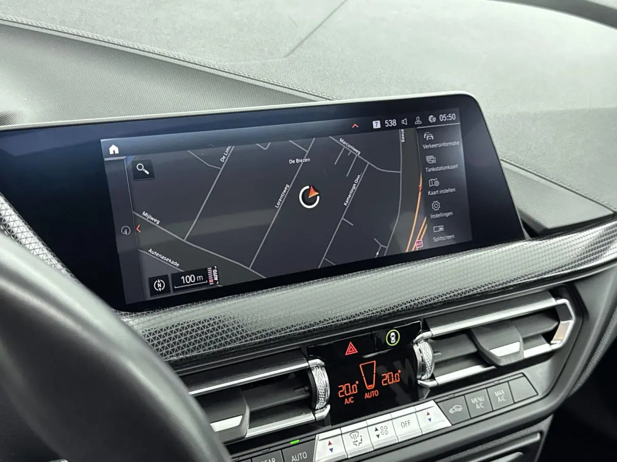 118i Executive Edition AUTOMAAT | PANORAMADAK | CLIMATE CONTROL | NAVIGATIE
