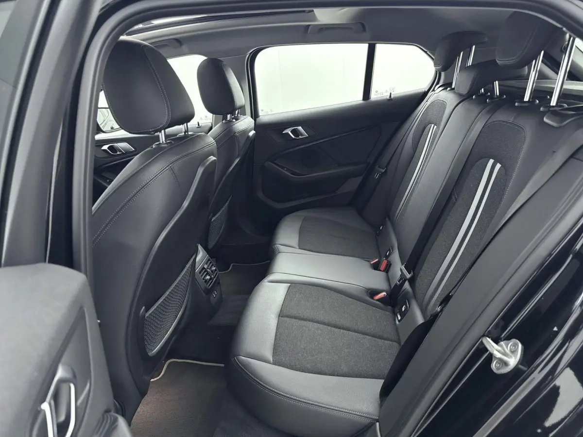 118i Executive Edition AUTOMAAT | PANORAMADAK | CLIMATE CONTROL | NAVIGATIE