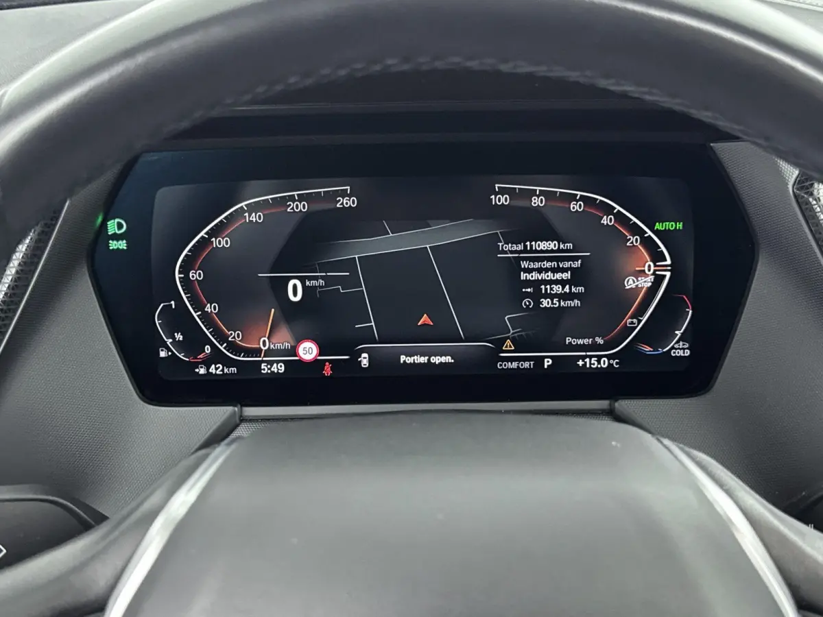118i Executive Edition AUTOMAAT | PANORAMADAK | CLIMATE CONTROL | NAVIGATIE