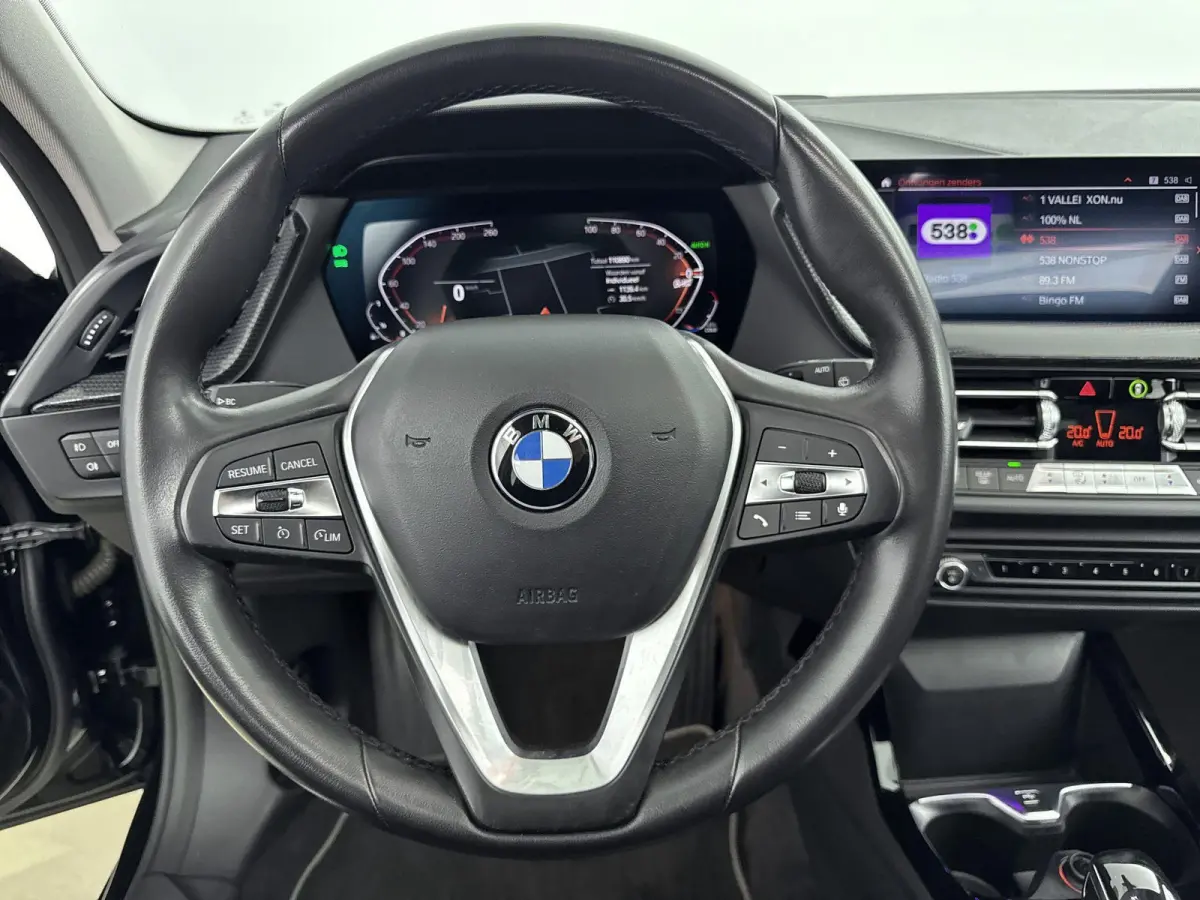 118i Executive Edition AUTOMAAT | PANORAMADAK | CLIMATE CONTROL | NAVIGATIE