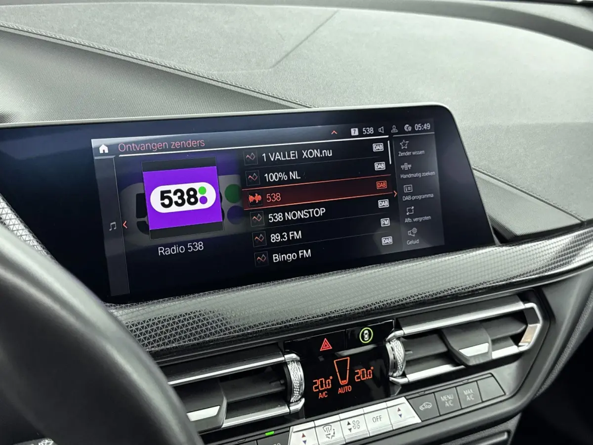 118i Executive Edition AUTOMAAT | PANORAMADAK | CLIMATE CONTROL | NAVIGATIE