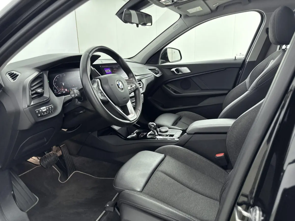 118i Executive Edition AUTOMAAT | PANORAMADAK | CLIMATE CONTROL | NAVIGATIE