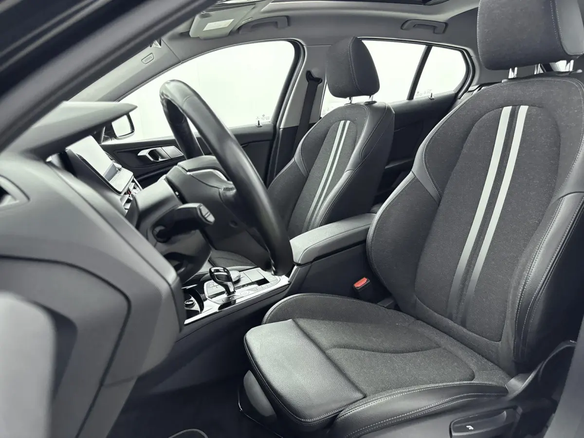 118i Executive Edition AUTOMAAT | PANORAMADAK | CLIMATE CONTROL | NAVIGATIE