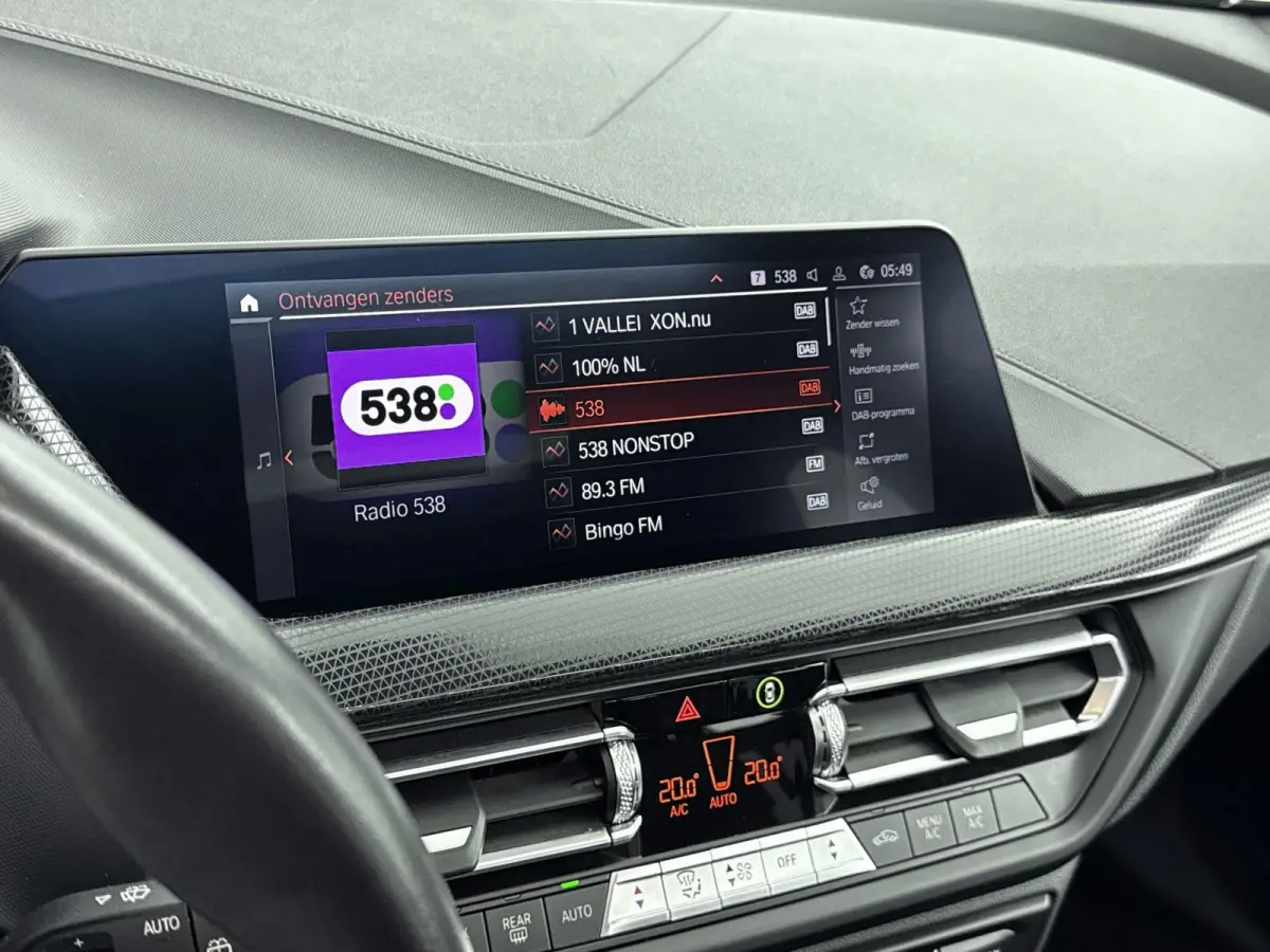 118i Executive Edition AUTOMAAT | PANORAMADAK | CLIMATE CONTROL | NAVIGATIE
