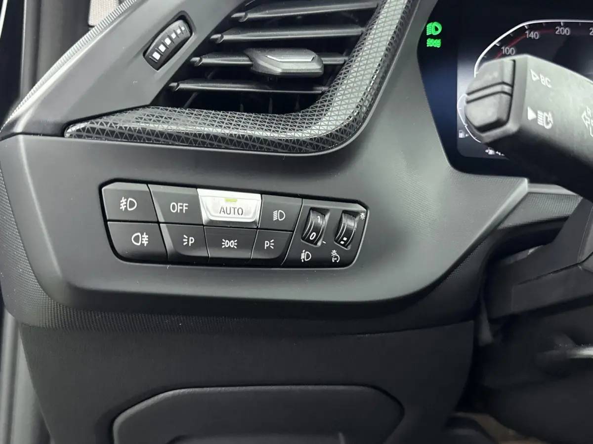 118i Executive Edition AUTOMAAT | PANORAMADAK | CLIMATE CONTROL | NAVIGATIE