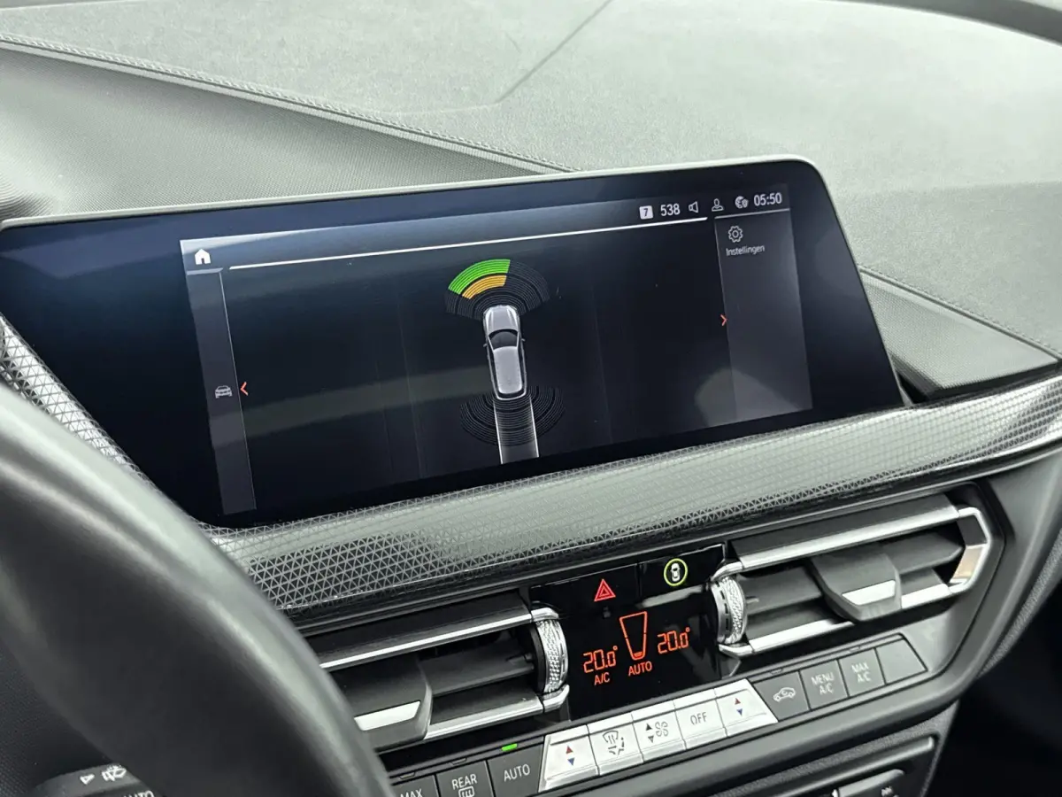 118i Executive Edition AUTOMAAT | PANORAMADAK | CLIMATE CONTROL | NAVIGATIE