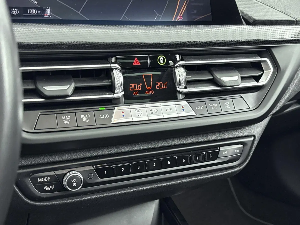 118i Executive Edition AUTOMAAT | PANORAMADAK | CLIMATE CONTROL | NAVIGATIE
