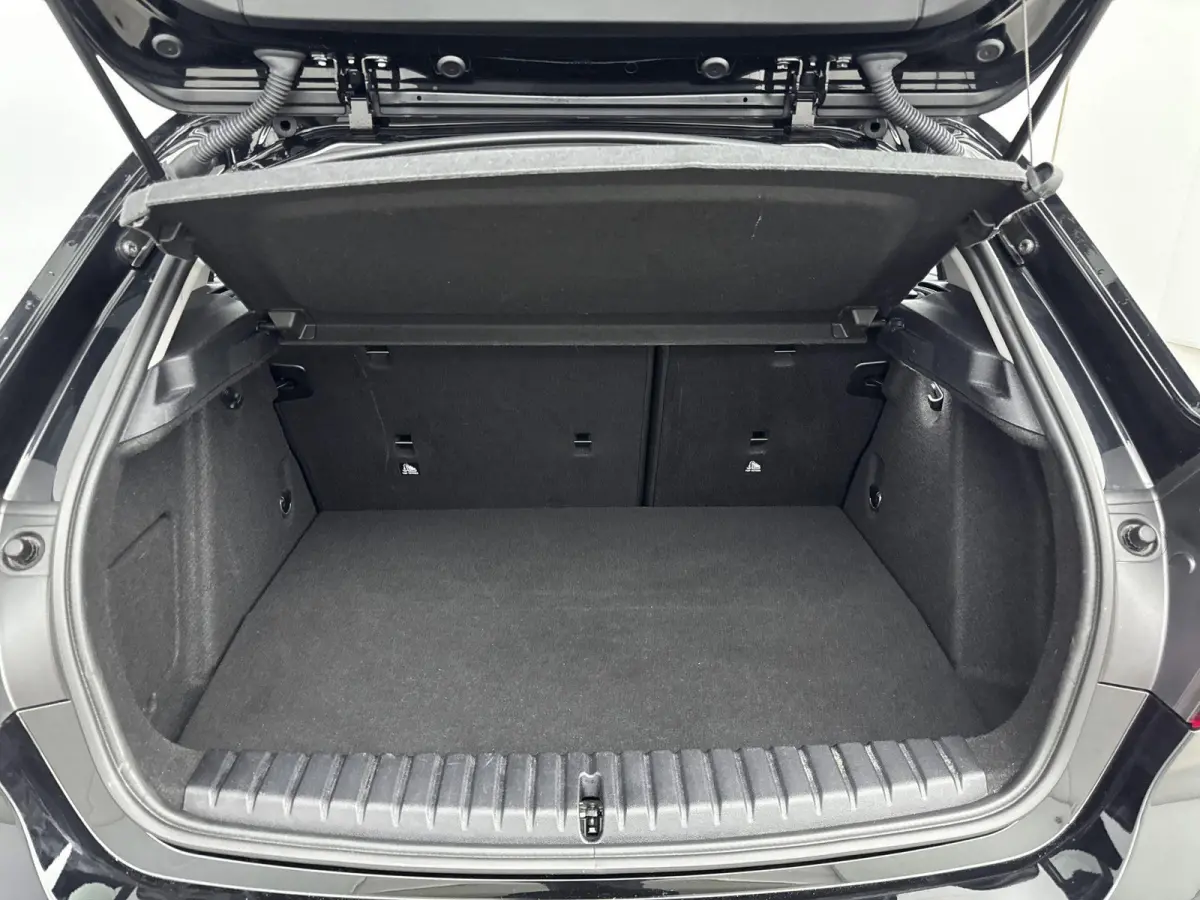 118i Executive Edition AUTOMAAT | PANORAMADAK | CLIMATE CONTROL | NAVIGATIE