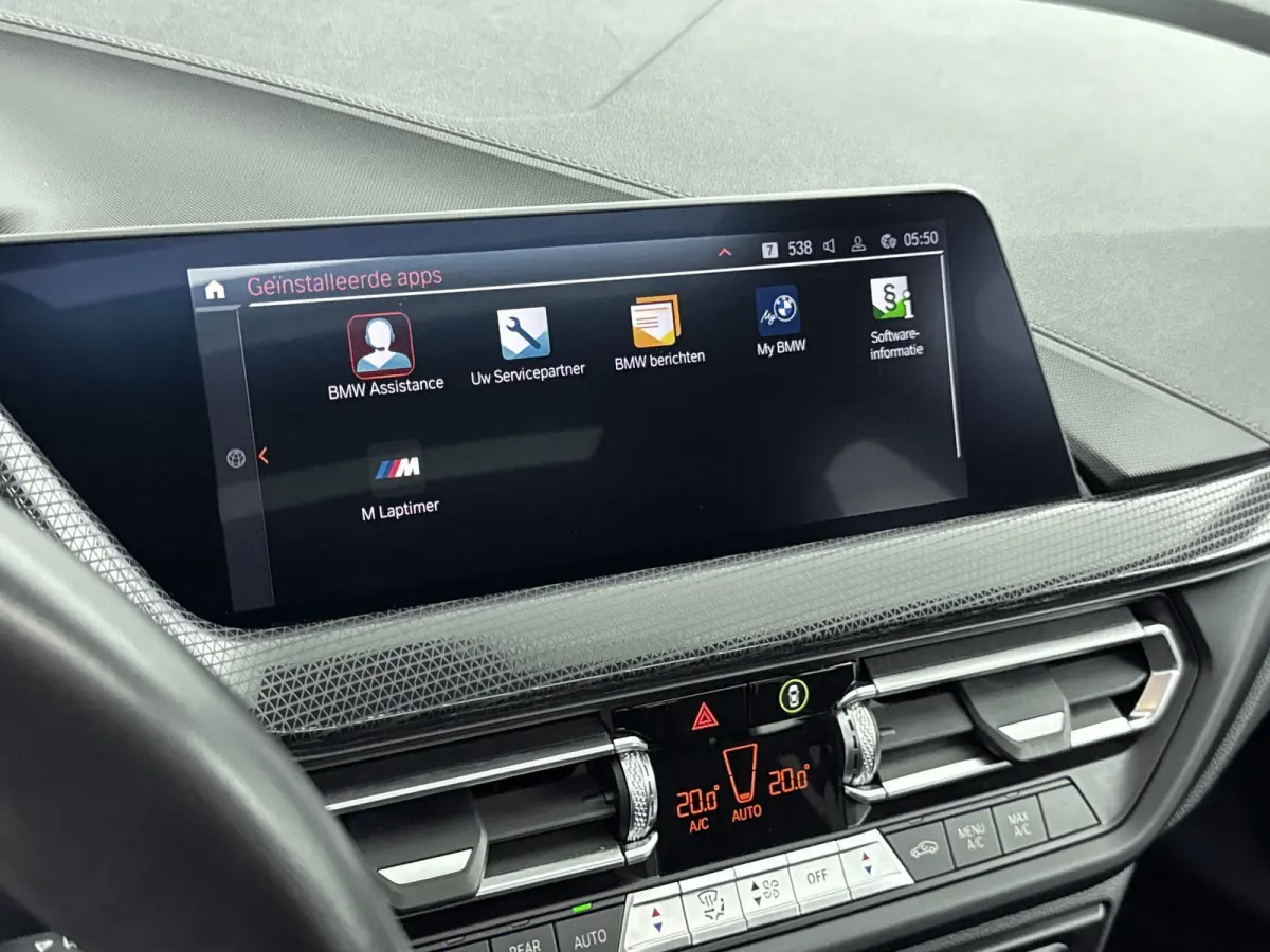 118i Executive Edition AUTOMAAT | PANORAMADAK | CLIMATE CONTROL | NAVIGATIE