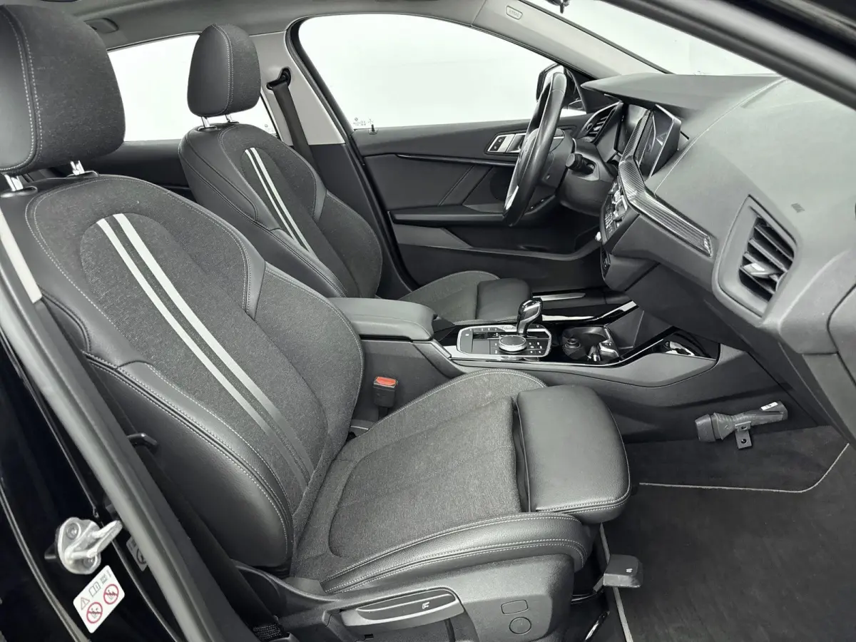 118i Executive Edition AUTOMAAT | PANORAMADAK | CLIMATE CONTROL | NAVIGATIE