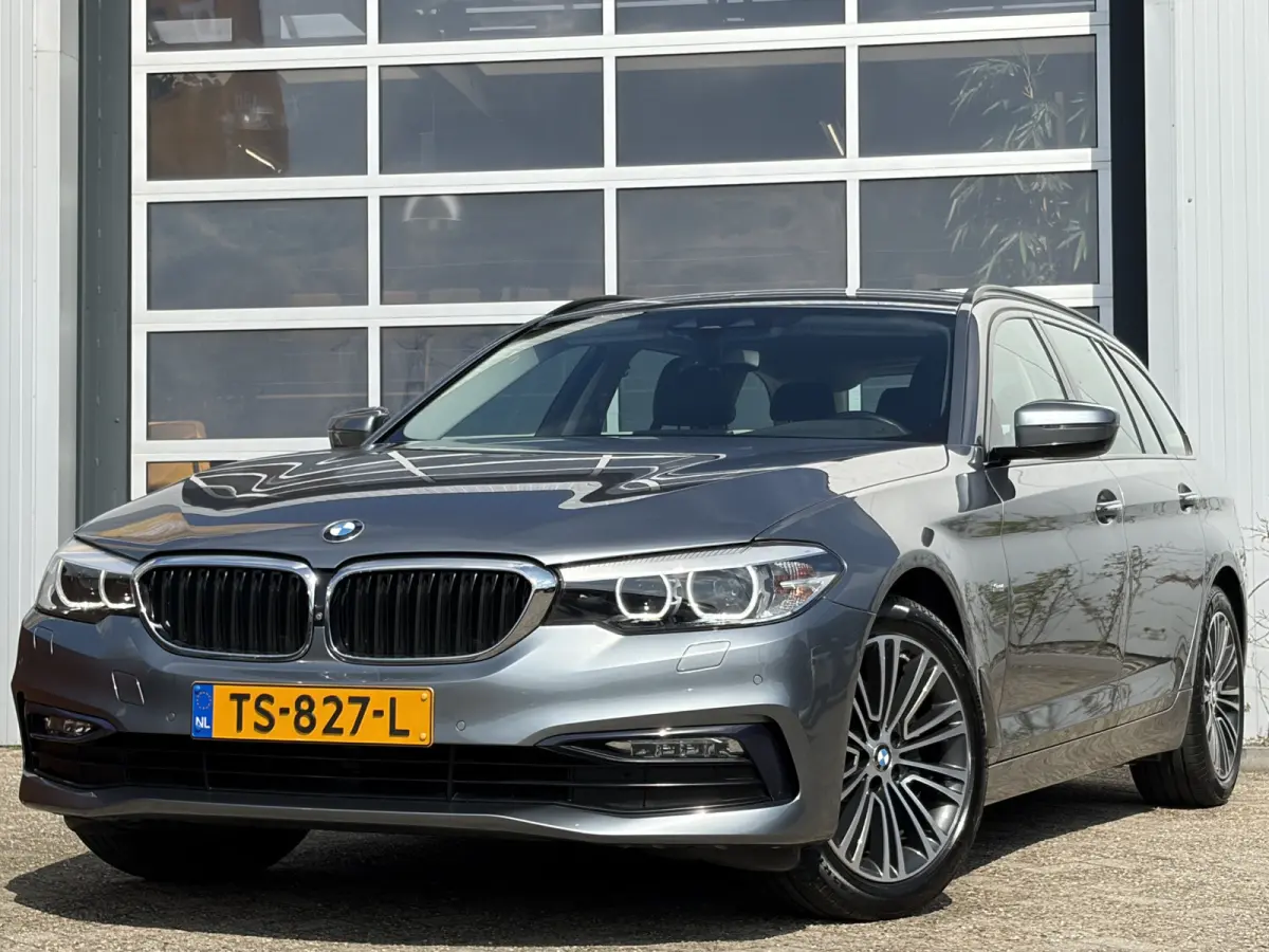 520i High Executive 184pk | Sport Line | Bluetooth | Elektrisch bedienbare achterklep | LED koplampen | Lederen bekleding | Navigatiesysteem full map | Voorstoelen verwarmd | Trekhaak elektr