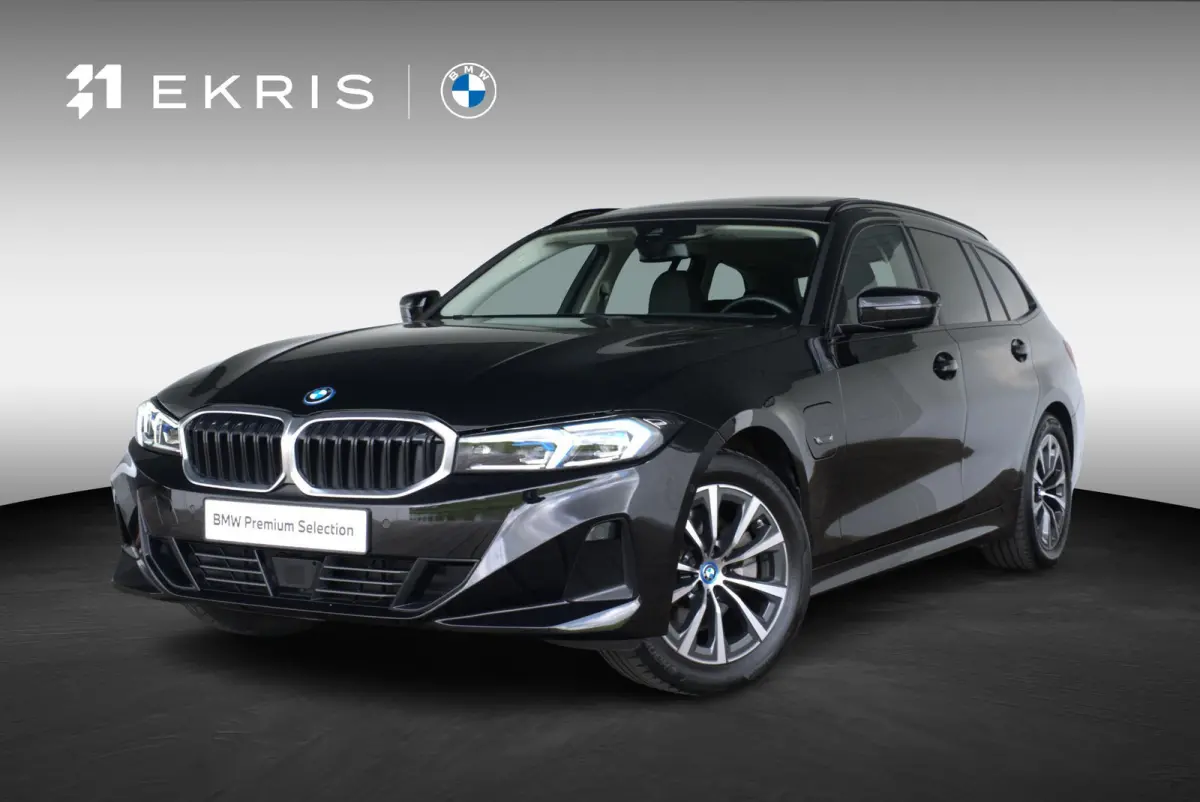 330e SoH 98% | Achteruitrijcamera | Innovation Pack | Panoramadak | Stoelverwarming | Active Cruise Control | 17''