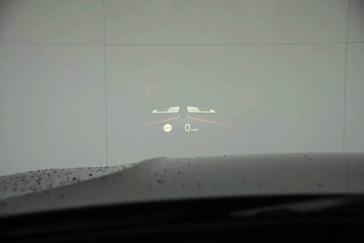 330e SoH 98% | Achteruitrijcamera | Innovation Pack | Panoramadak | Stoelverwarming | Active Cruise Control | 17''
