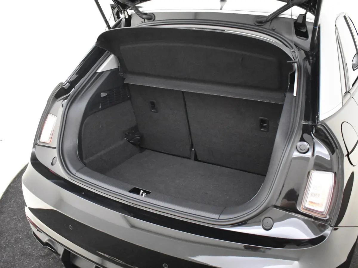 1.0 TFSI S-Line Advance Sport 95Pk | Automatische Airco | Stoelverwarming | Navigatie | Cruise control | Parkeersensor Achter |17"LMV