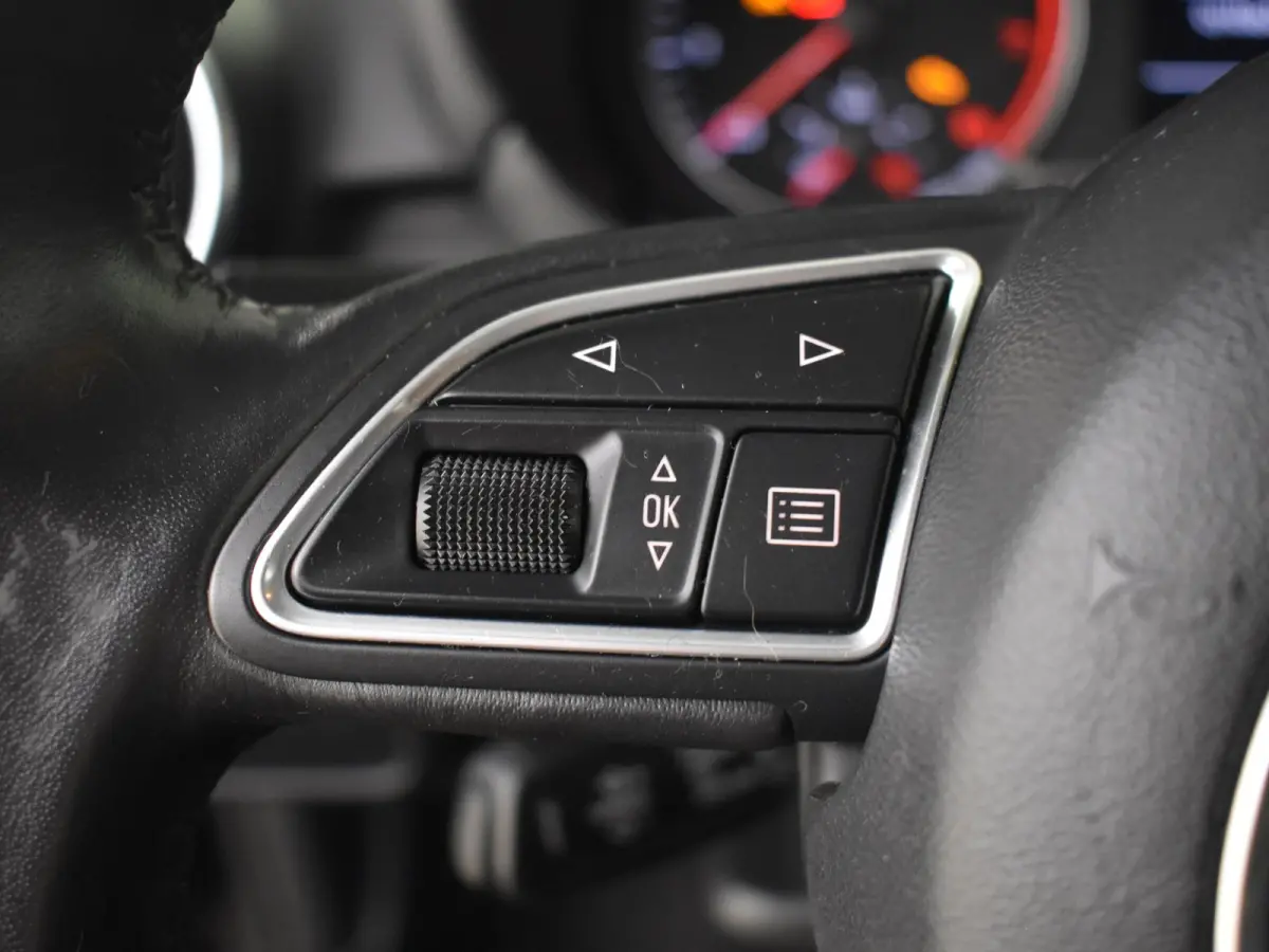 1.0 TFSI S-Line Advance Sport 95Pk | Automatische Airco | Stoelverwarming | Navigatie | Cruise control | Parkeersensor Achter |17"LMV