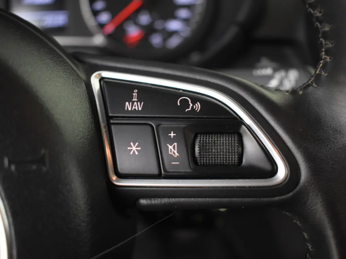 1.0 TFSI S-Line Advance Sport 95Pk | Automatische Airco | Stoelverwarming | Navigatie | Cruise control | Parkeersensor Achter |17"LMV